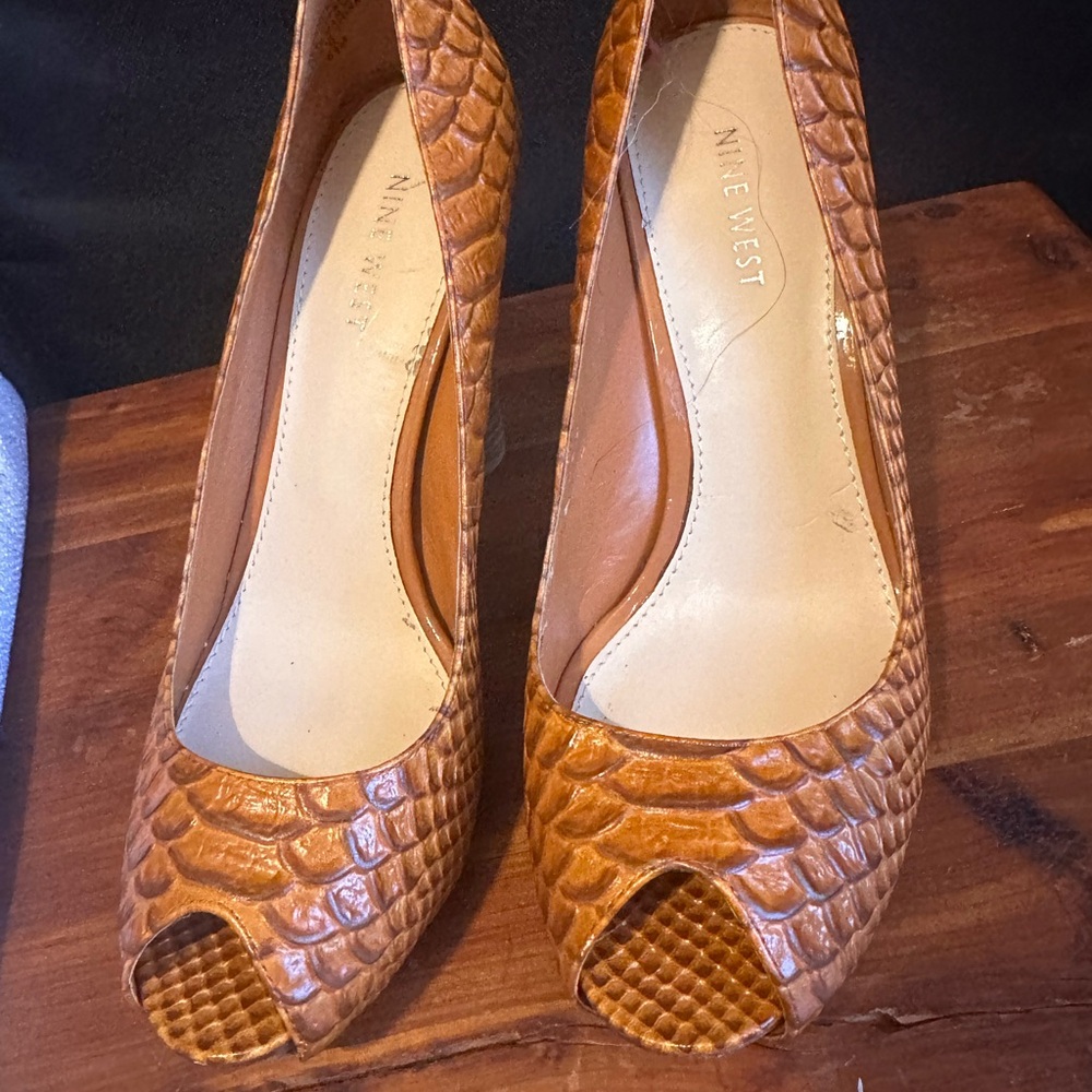 Nine West Women's Tan Peep-Toe Textured High Heels - Picture 4 of 7